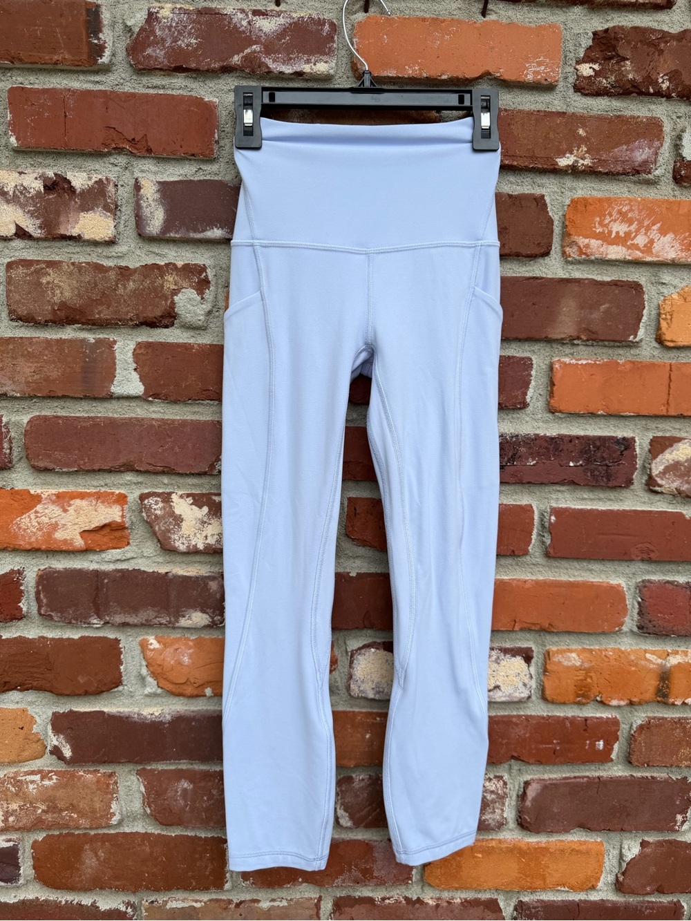 EUC Lululemon HighRise Align 23” with pockets
